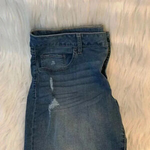 SO BERMUDA DISTRESSES DENIM SHORTS SIZE 17